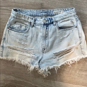 Light frayed denim shorts by Blank NYC